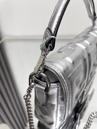 フェンディバッグ側面デザイン